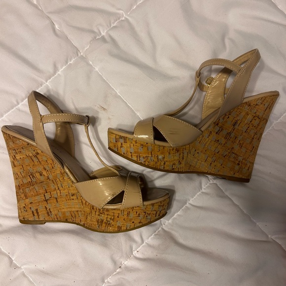 ☀️3/$25☀️ Madden Girl Wedges Size 7.5 - Picture 4 of 4